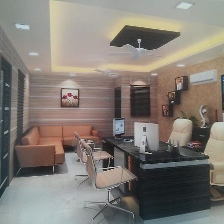 Hotel Royal International New Delhi Bagian luar foto