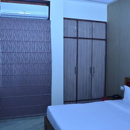 Hotel Royal International New Delhi Bagian luar foto