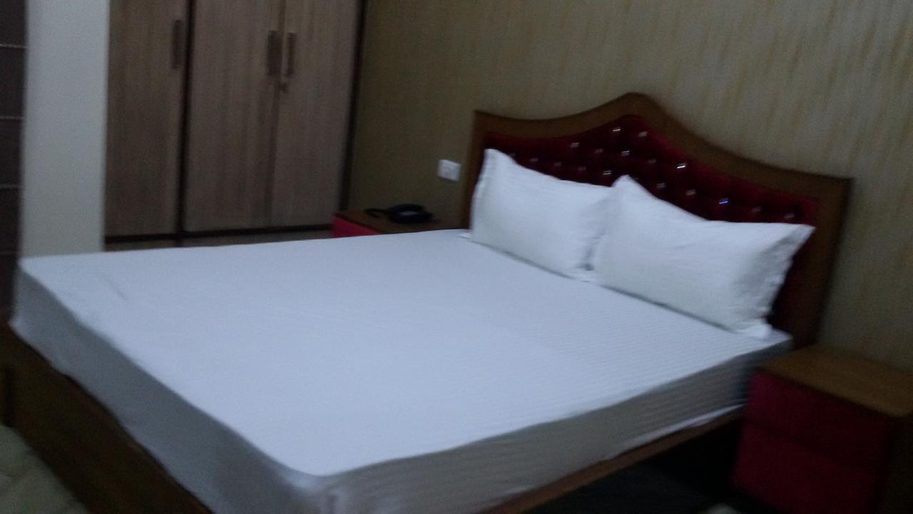 Hotel Royal International New Delhi Bagian luar foto