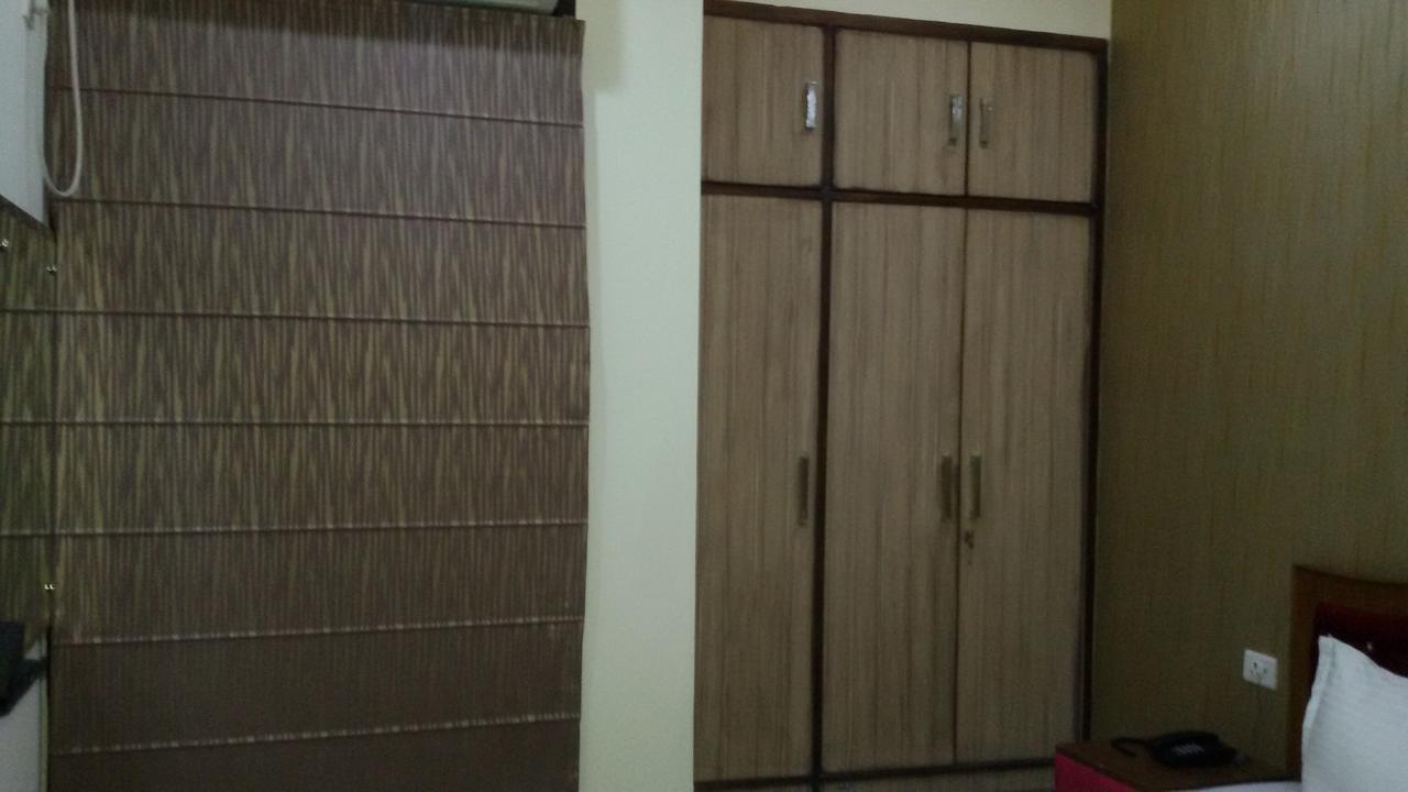 Hotel Royal International New Delhi Bagian luar foto