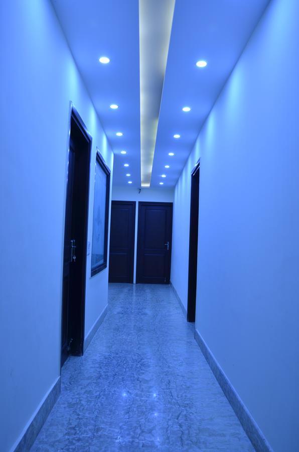 Hotel Royal International New Delhi Bagian luar foto