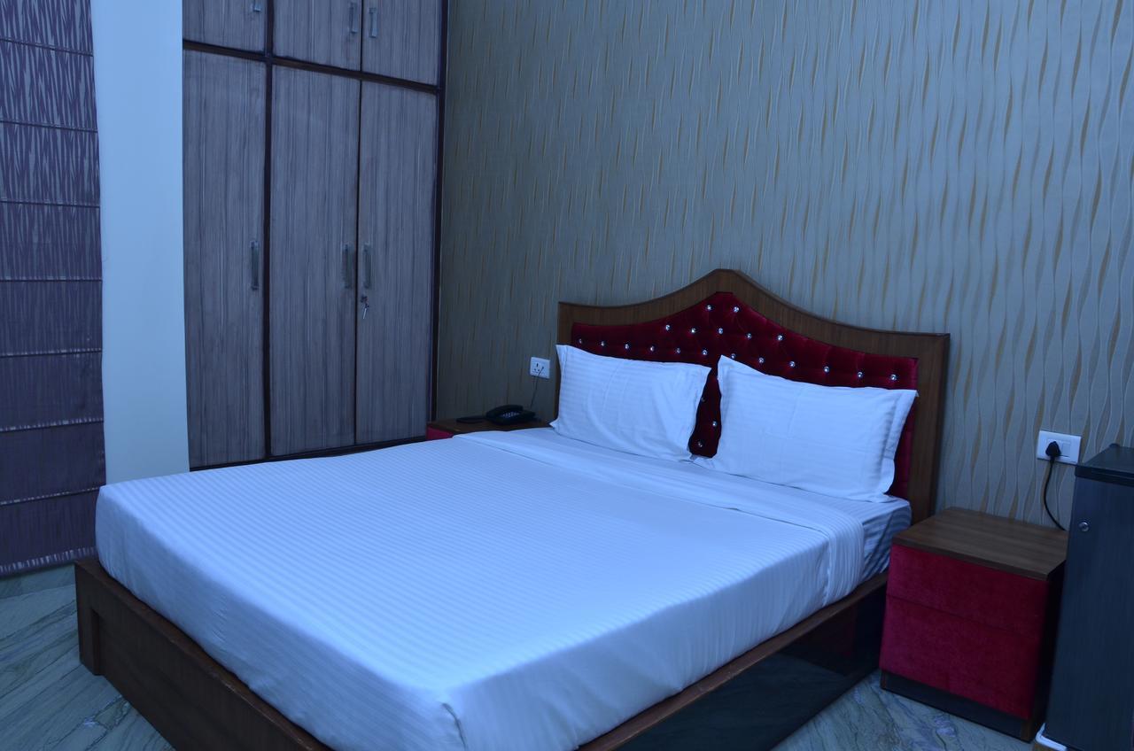 Hotel Royal International New Delhi Bagian luar foto
