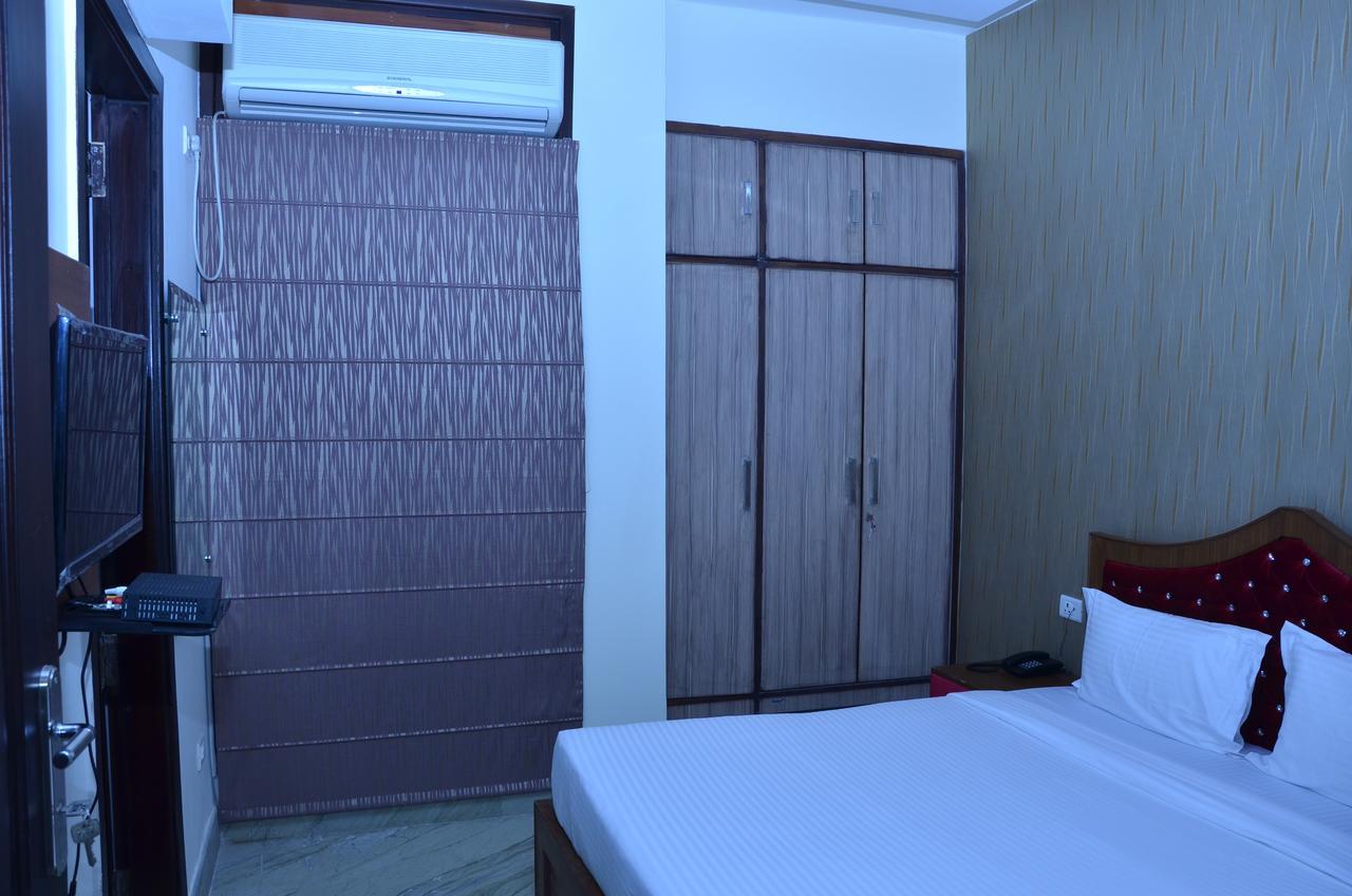 Hotel Royal International New Delhi Bagian luar foto