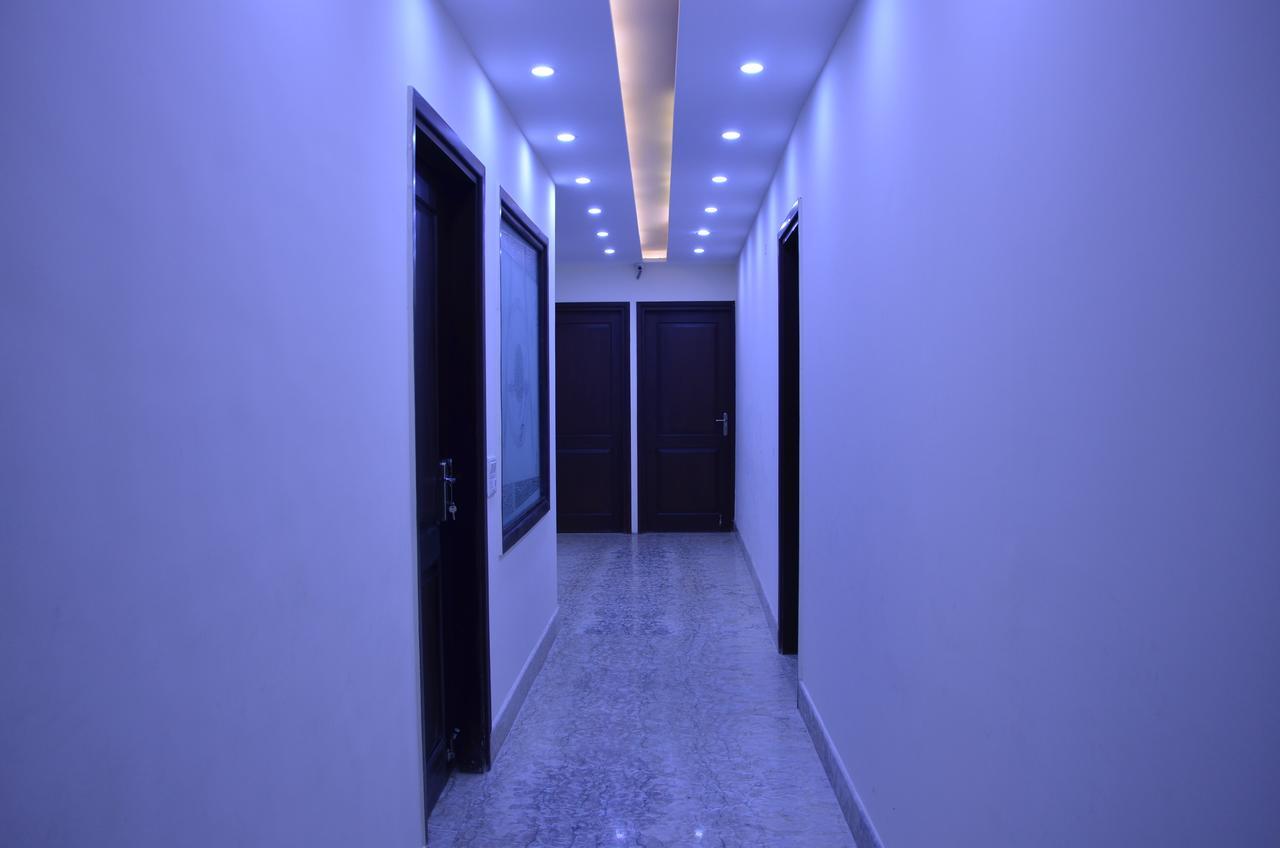 Hotel Royal International New Delhi Bagian luar foto