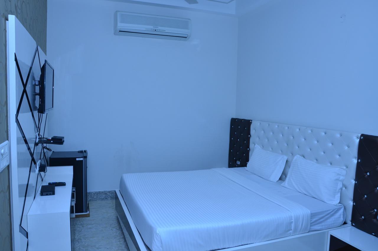 Hotel Royal International New Delhi Bagian luar foto