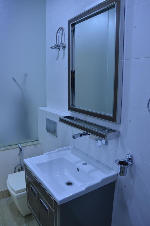 Hotel Royal International New Delhi Bagian luar foto