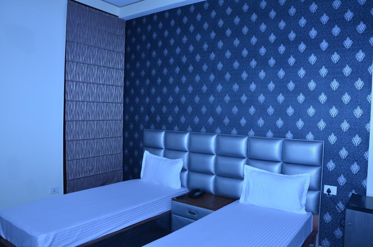 Hotel Royal International New Delhi Bagian luar foto