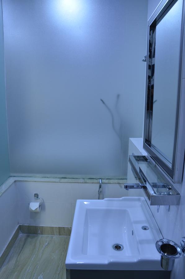 Hotel Royal International New Delhi Bagian luar foto