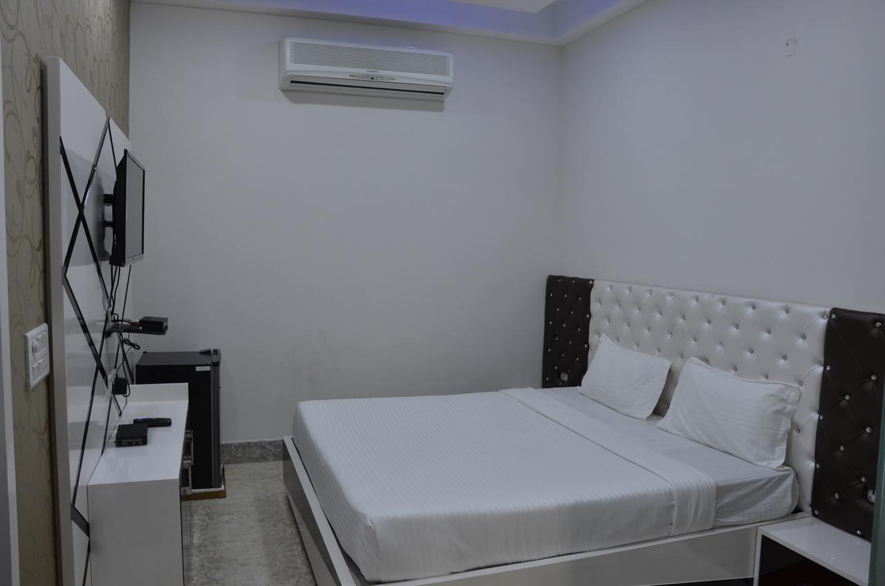 Hotel Royal International New Delhi Bagian luar foto