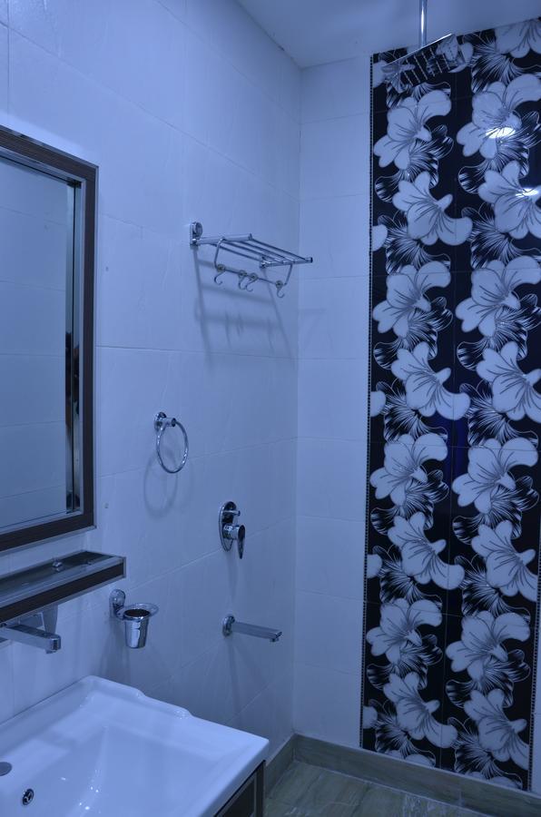 Hotel Royal International New Delhi Bagian luar foto